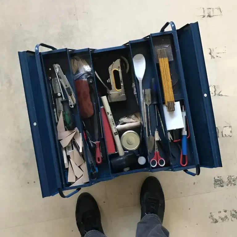 Kunst in Köln – Kunst ist Arbeit – Einblick ins ehem. Atelier der alten Schirmfabrik Köln