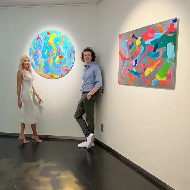 Die Jahresausstellung „Color up life, Sony Center Berlin im Wandel“ von Künstler Sascha Dahl hat begonnen.