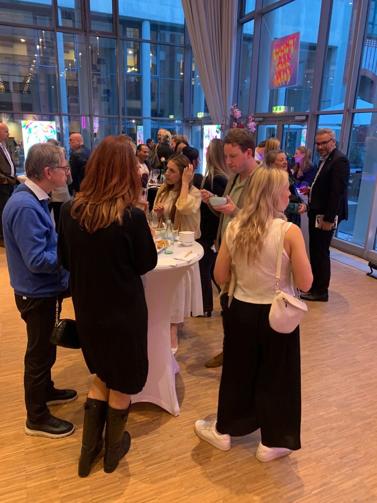 Danke Hannover! Eröffnung der Sascha Dahl Art Suite 23 Sascha Dahl Eroeffnung Art Suite Sheraton Pelikan Hotel 0011