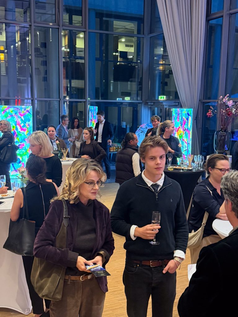 Danke Hannover! Eröffnung der Sascha Dahl Art Suite 28 Sascha Dahl Eroeffnung Art Suite Sheraton Pelikan Hotel 0015
