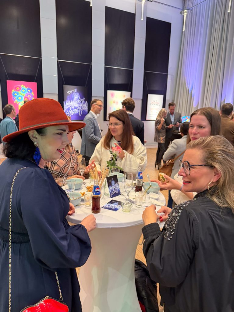 Danke Hannover! Eröffnung der Sascha Dahl Art Suite 31 Sascha Dahl Eroeffnung Art Suite Sheraton Pelikan Hotel 0017